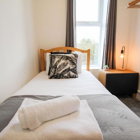 Fairways View - Spacious Apartment - Sleeps 6 - Lovely Views - By Rework Accommodation Hoylake Ngoại thất bức ảnh