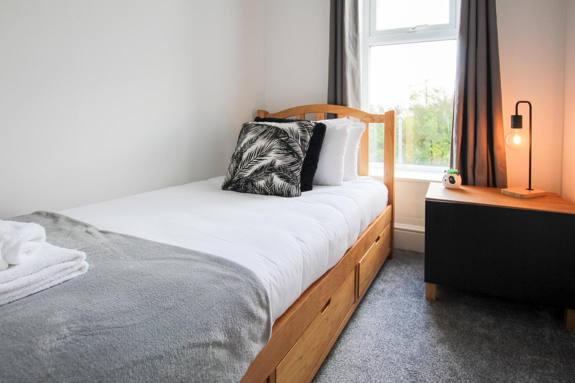 Fairways View - Spacious Apartment - Sleeps 6 - Lovely Views - By Rework Accommodation Hoylake Ngoại thất bức ảnh