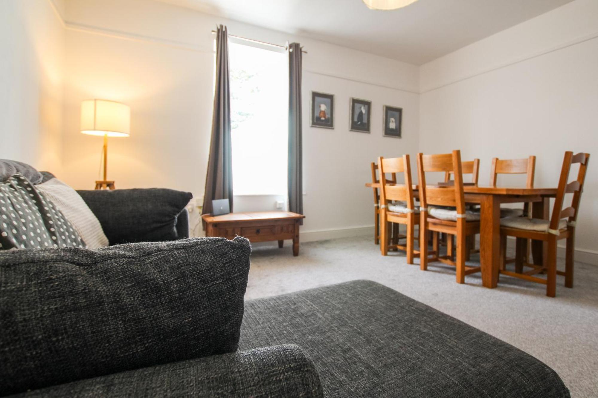 Fairways View - Spacious Apartment - Sleeps 6 - Lovely Views - By Rework Accommodation Hoylake Ngoại thất bức ảnh